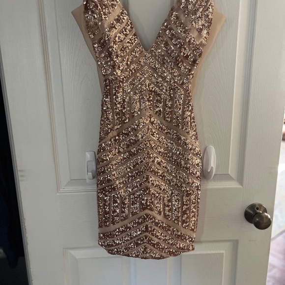 Formal dress only worn once - Picture 1 of 6